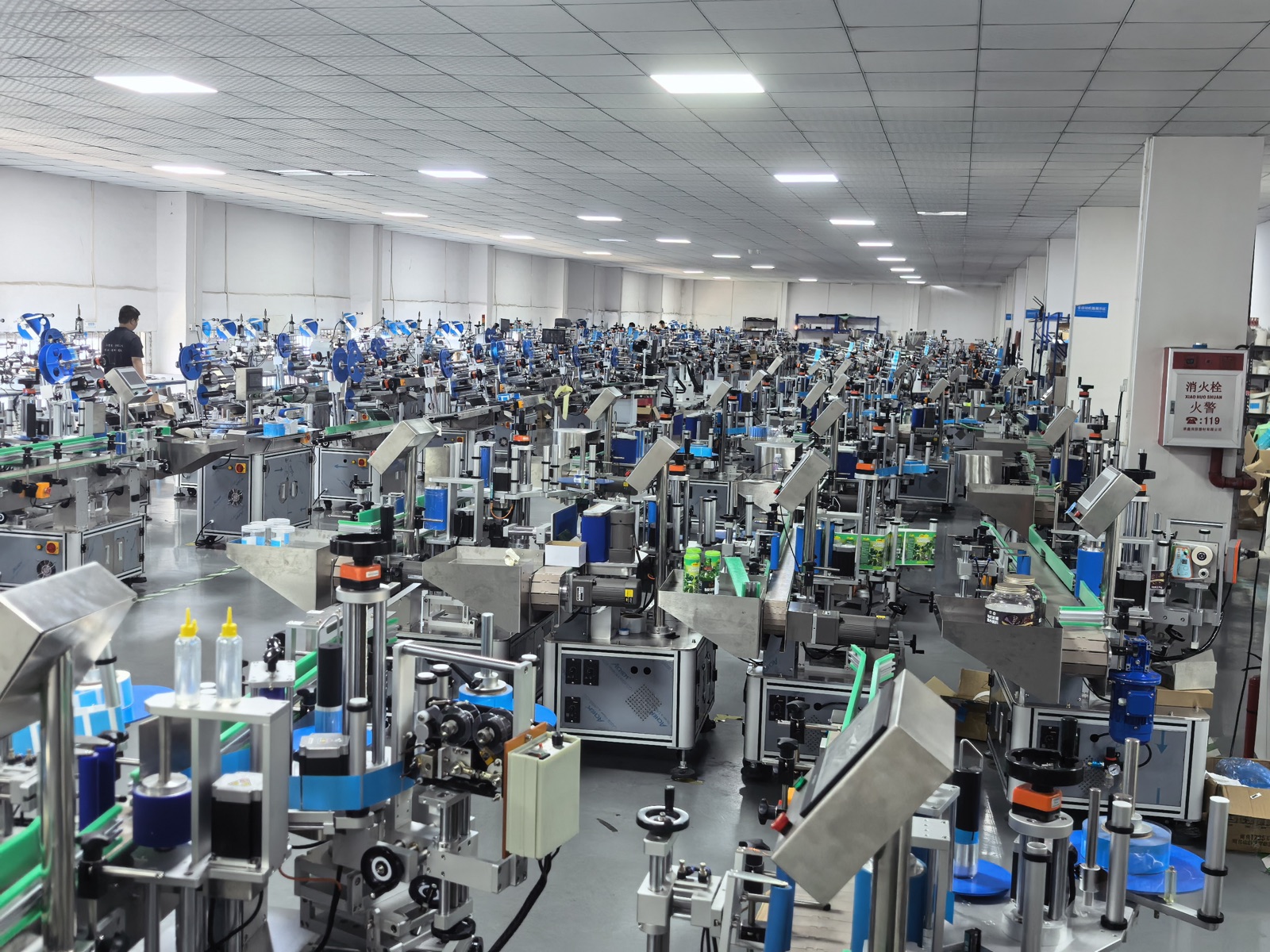 Multi-Aisle Automatic Labeler Assembly & 72-Hour Endurance Testing Bay — View 03